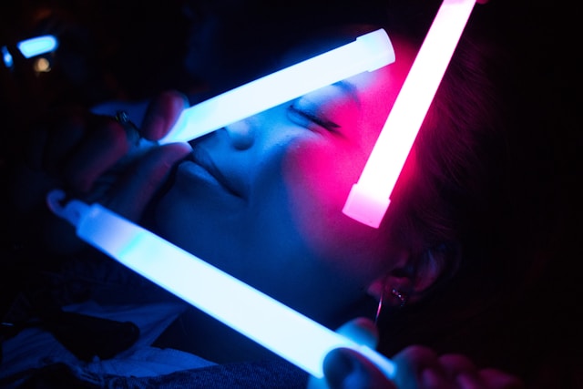 Enhancing Visibility with Glow Sticks: From Emergency Use to Event Fun
