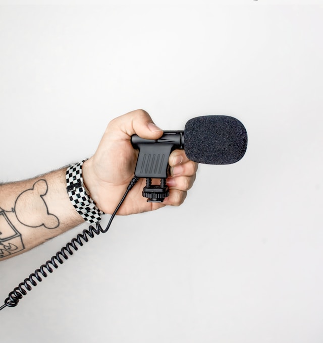 The Dynamic Role of Commercial Voiceovers in Modern Advertising
